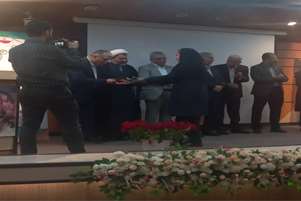 تقدیر از ماماهای نمونه کشوری و استانی شهرستان آباده در دانشگاه علوم پزشکی شیراز 