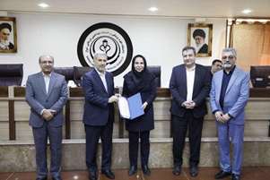 درخشش شبکه بهداشتی درمانی و آموزشی شهرستان آباده دکتر «زهرا نیکو» رئیس نمونه شبکه‌های بهداشتی درمانی و آموزشی استان فارس شد