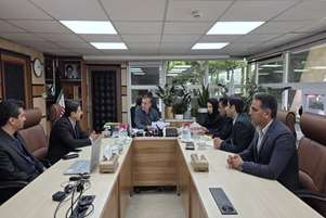 نشست هم‌اندیشی بررسی وضعیت موجود،مسئولین بهداشت و درمان شهرستان آباده با معاون  دانشگاه علوم پزشکی شیراز