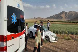 تصادف یک دستگاه دنا با پراید در جاده صغاد به خسروشیرین